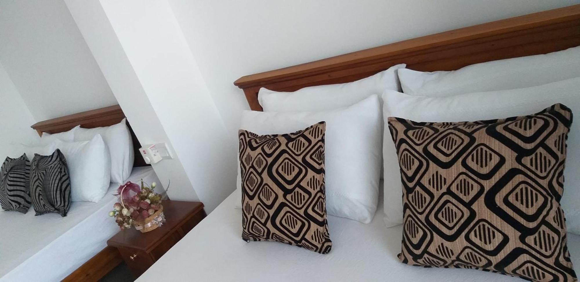 Mahaweli King'S Villa Kandy Room photo